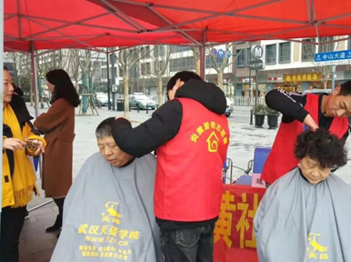 【实战与公益】天姿最佳志愿者服务单位火遍江城