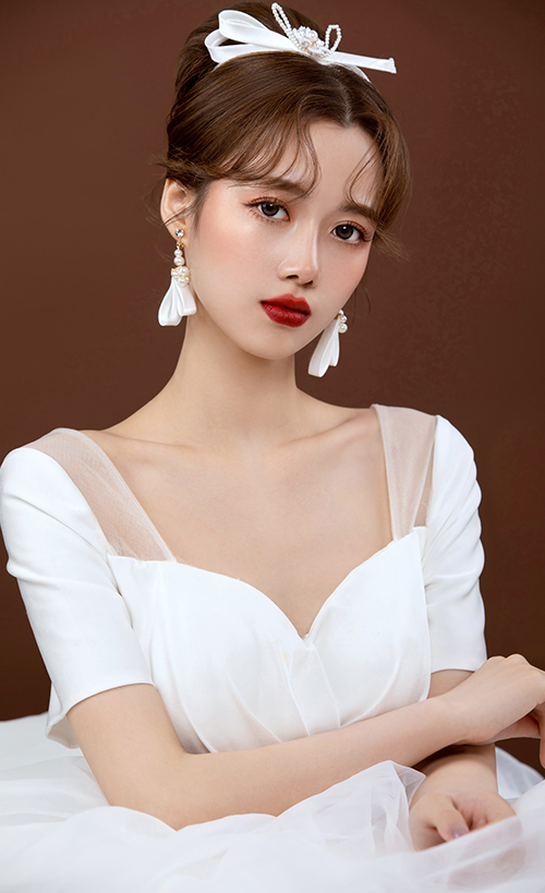 HEPBURN&轻复古红唇赫本风新娘造型